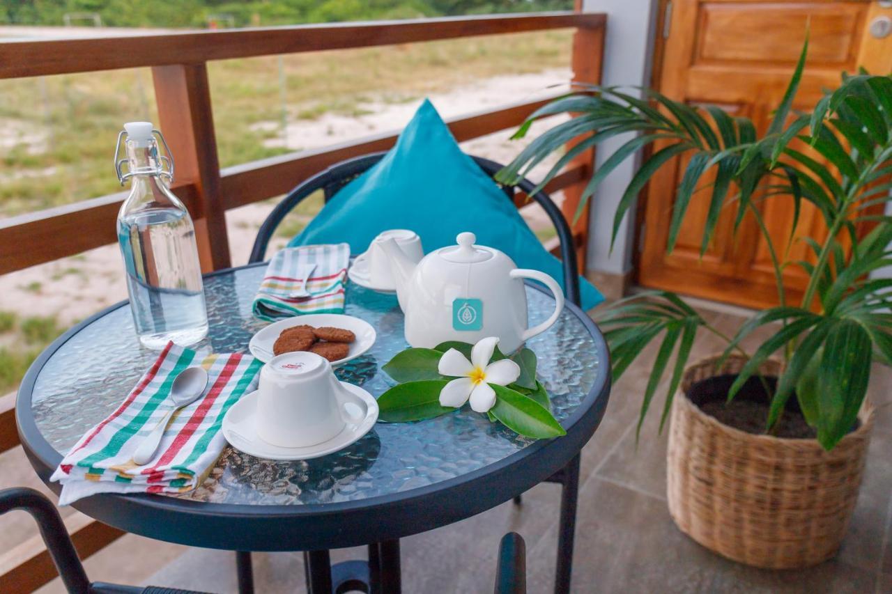 Отель Nihaali Maldives Кударикилу Экстерьер фото